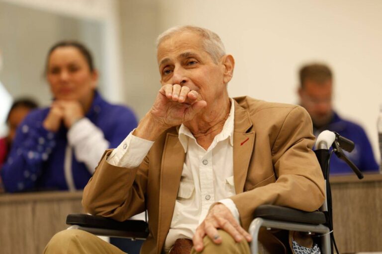 photo_5102873300786327289_y