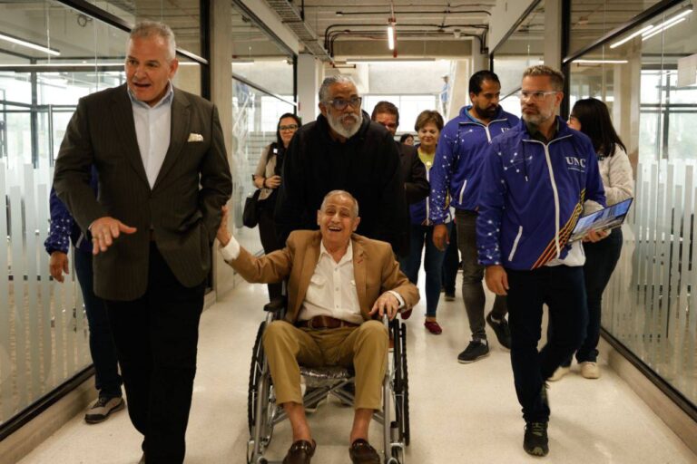 photo_5102873300786327292_y