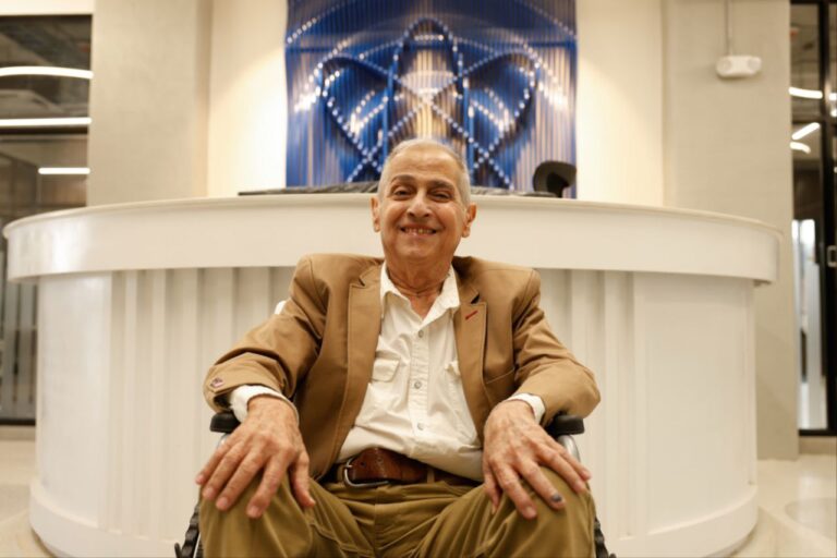 photo_5102987151779409293_y