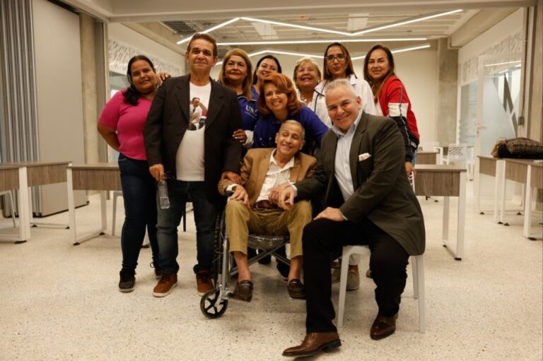 photo_5102987151779409296_y