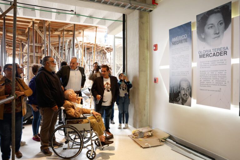 photo_5102987151779409301_y