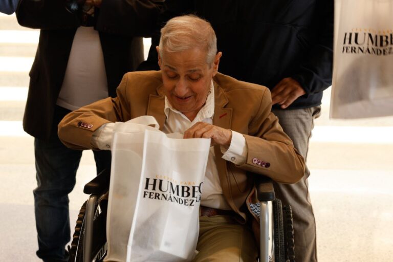 photo_5102987151779409309_y