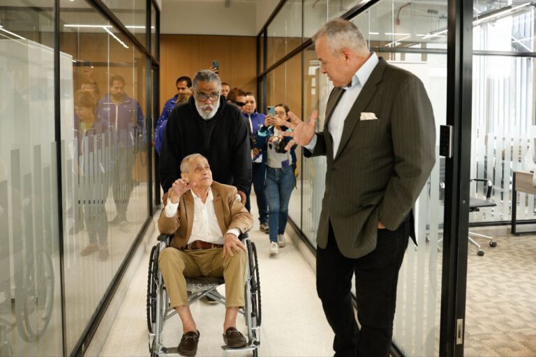 photo_5102987151779409314_y