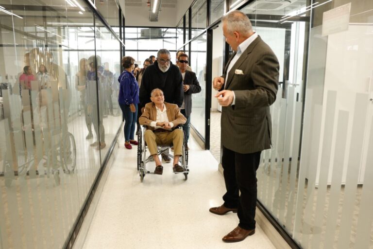 photo_5102987151779409315_y