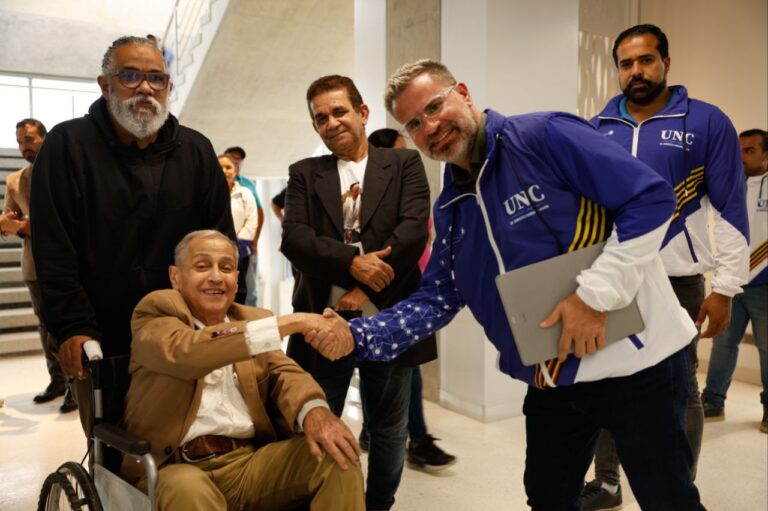 photo_5102987151779409317_y