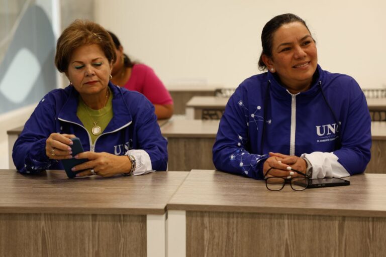 photo_5102987151779409318_y